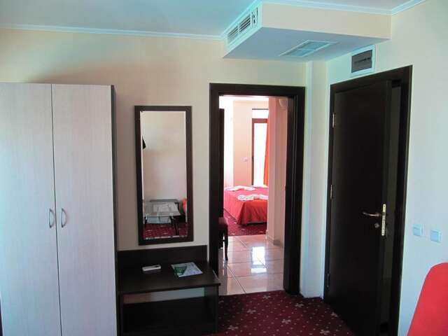 Отель Maverick Hotel Солнечный Берег-17